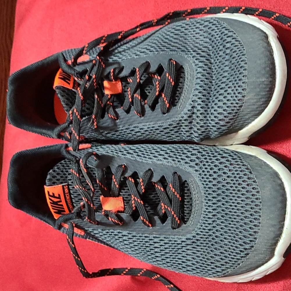 Mens tennis shoes